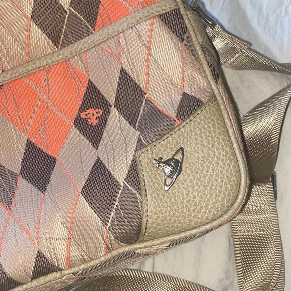Vivienne Westwood argyle messenger bag 150$ - Picture 4 of 4